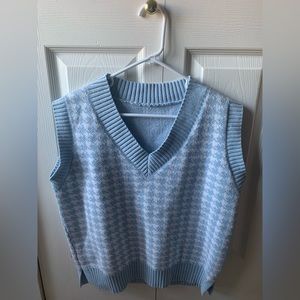 Women’s blue houndstooth sweater vest: size medium